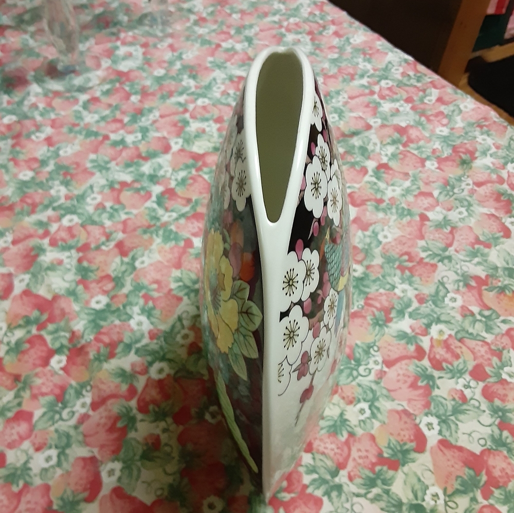 Bone China Vase, Japanese Inspo. - Picture 2 of 8